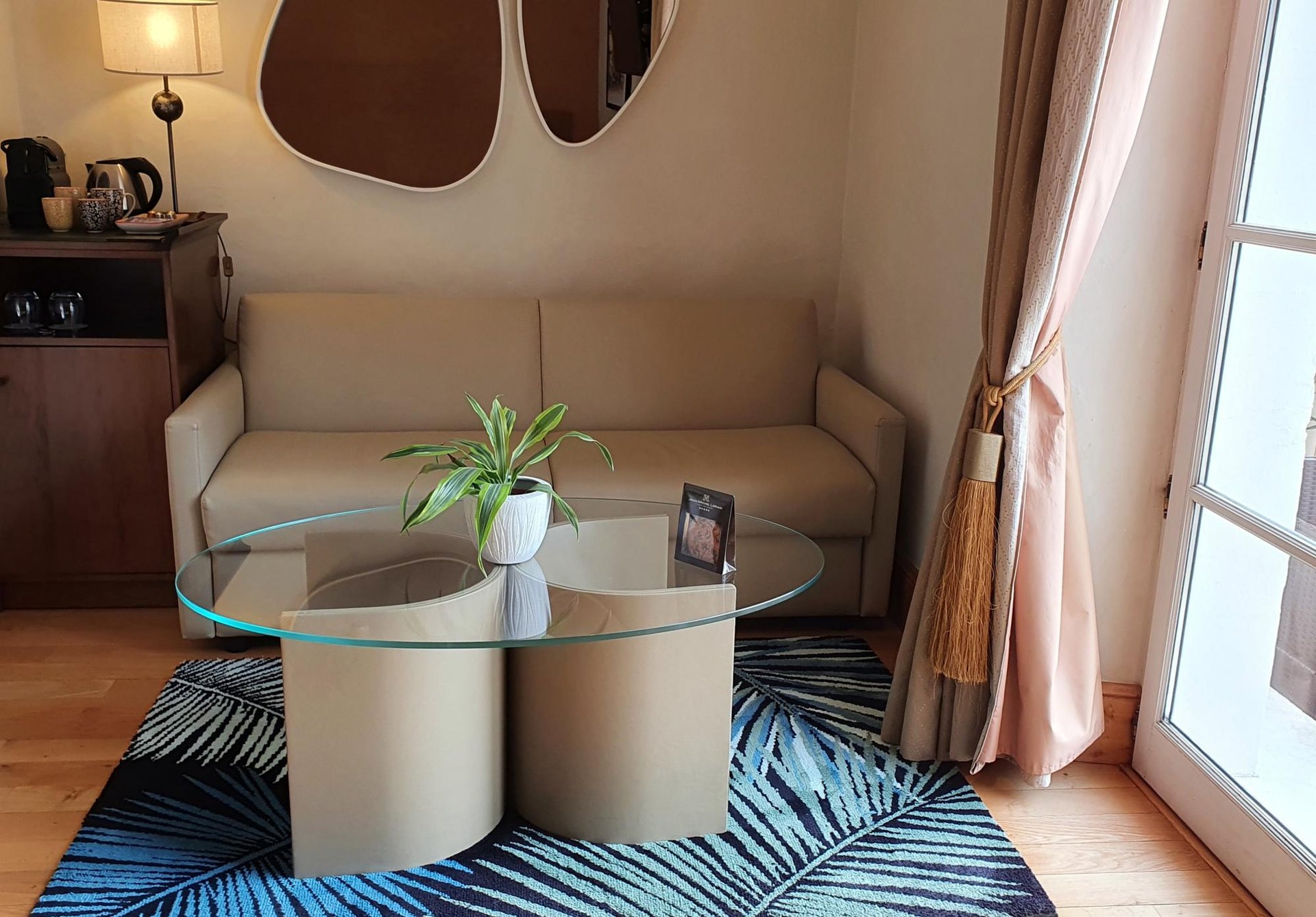Chambre Deluxe dans notre hôtel 5 étoiles avec vue sur la rivière Yonne en Bourgogne