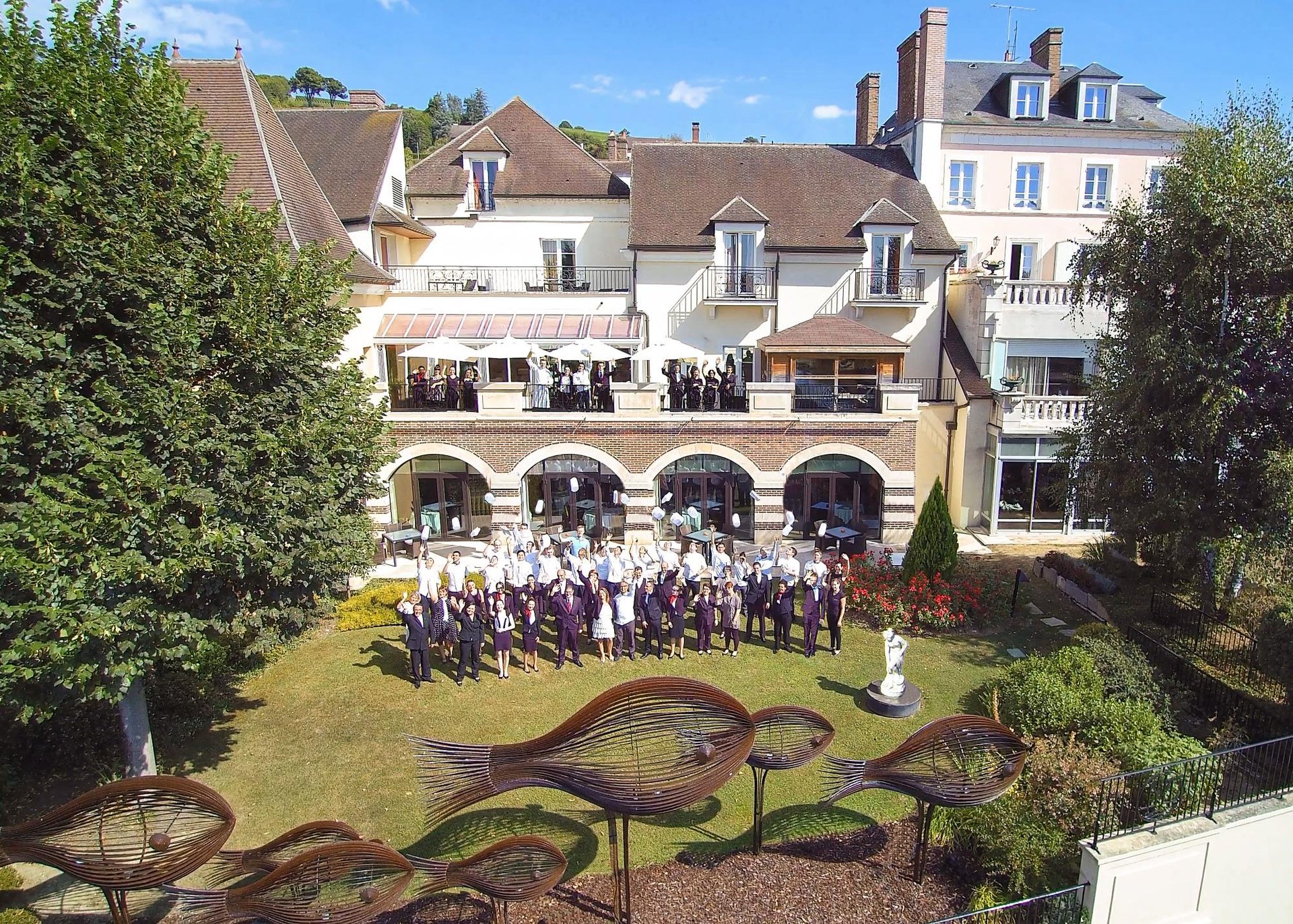 Une équipe dévouée et attentive vous accueille au Relais et Châteaux 5 étoiles en Bourgogne